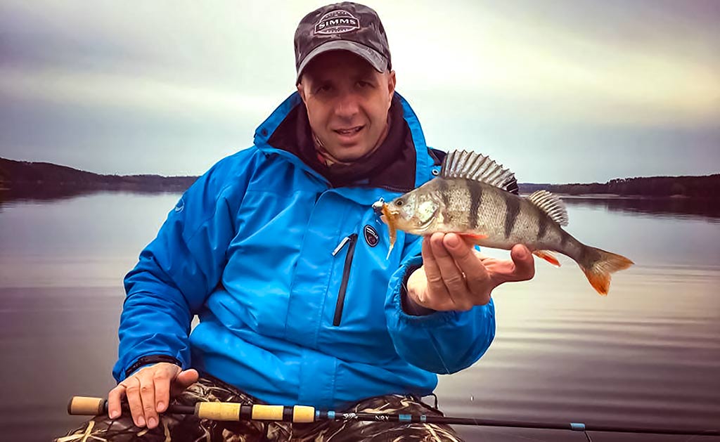 Šliaužte per upės dugną