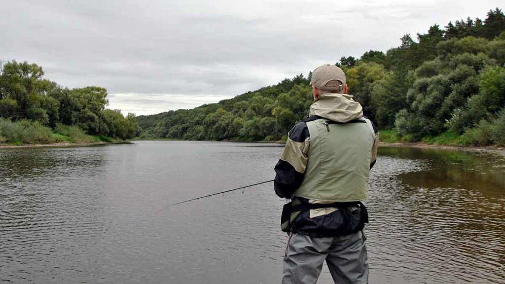 Vidutinio dydžio upės ir lydekų gaudymas