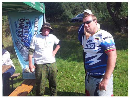 Reakcija ištraukus burtus – Genadijus Macijauskas ir Rimantas Viburys (dešinėje)