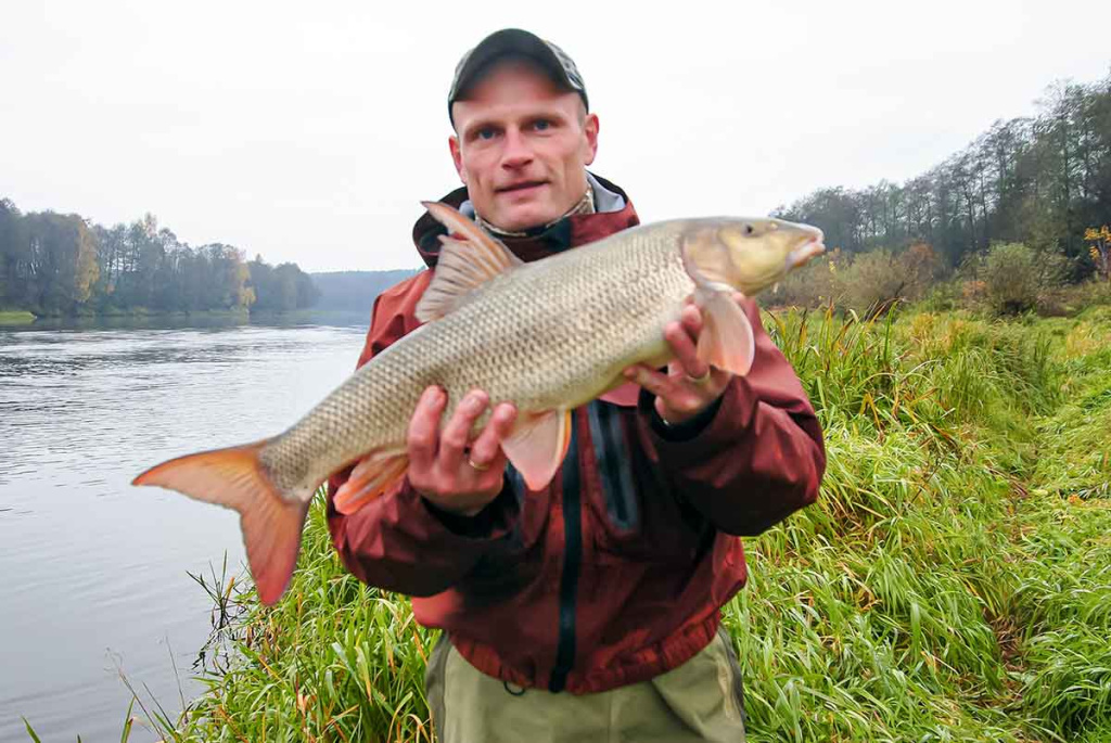 Meškeriojimas plūdine, kur gilu ir sraunu. Antra dalis
