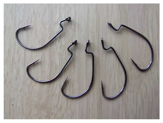 Tinkamiausi Jika-Rig komponuotėms – specialų išlinkį turintys ofsetiniai kabliukai LJH350 Predator