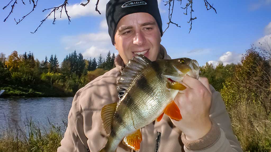 Ešerių žūklė guminukais. Tikrajam rudeniui prasidėjus