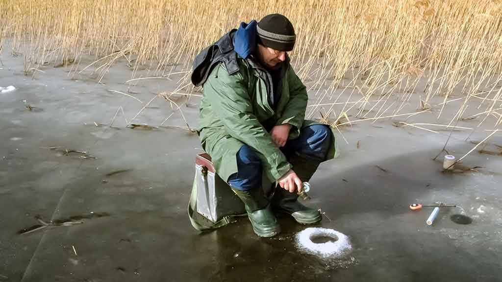 Pirmosios poledinės žūklės mažuose ežeruose Pirmosios poledinės žūklės mažuose ežeruose