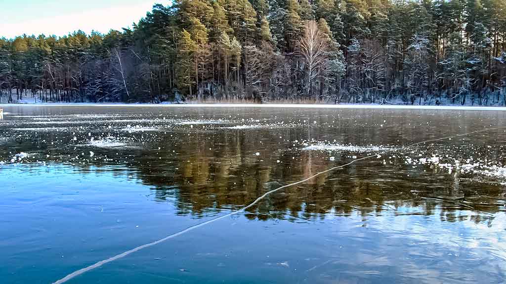 Pirmledžio lydekos. Apie siauras eketes, slidų ledą ir raudonus sparnus