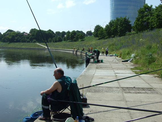 Tinkama plūdės grimzlė ir elgsena priklauso nuo svarelių