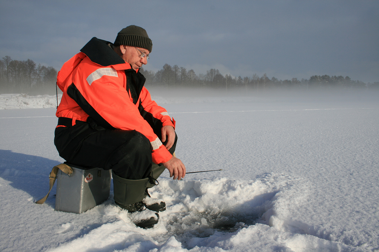 Kai ešeriai nosimis baksnoja ledą Kai ešeriai nosimis baksnoja ledą