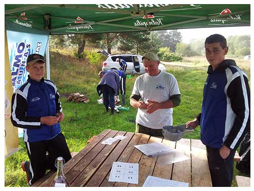 Po šventės atidarymo, klubo pirmininko sveikinimo žodžio vykę burtai buvo gana palankūs Rimantui ir Aurimui Viburiams Po šventės atidarymo, klubo pirmininko sveikinimo žodžio vykę burtai buvo gana palankūs Rimantui ir Aurimui Viburiams