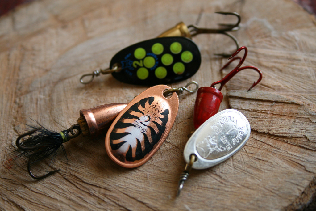 Upėtakių gaudymas sukriukėmis. Pavasario pradžia ir vidurys Upėtakių gaudymas sukriukėmis. Pavasario pradžia ir vidurys