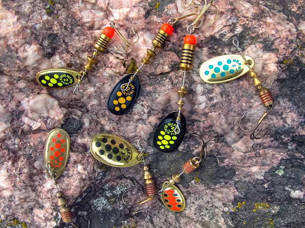 Sukis, lapeli, sukis... Apie lydekas, šapalus ir meknes Sukis, lapeli, sukis... Apie lydekas, šapalus ir meknes