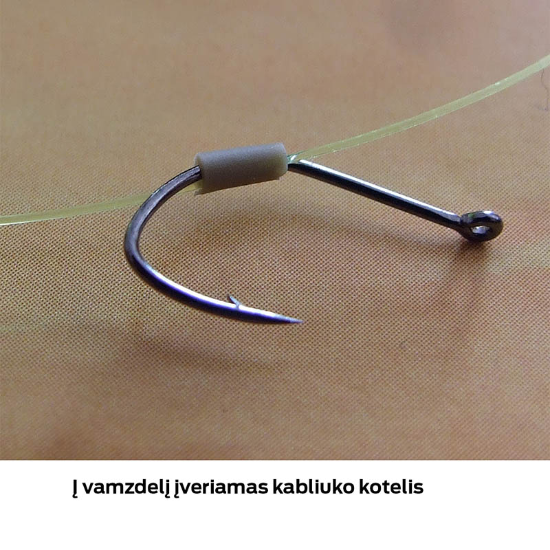 Į vamzdelį įveriamas kabliuko kotelis Sistemos montavimas