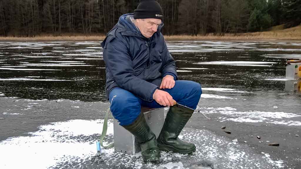 Pirmosios poledinės žūklės mažuose ežeruose Pirmosios poledinės žūklės mažuose ežeruose