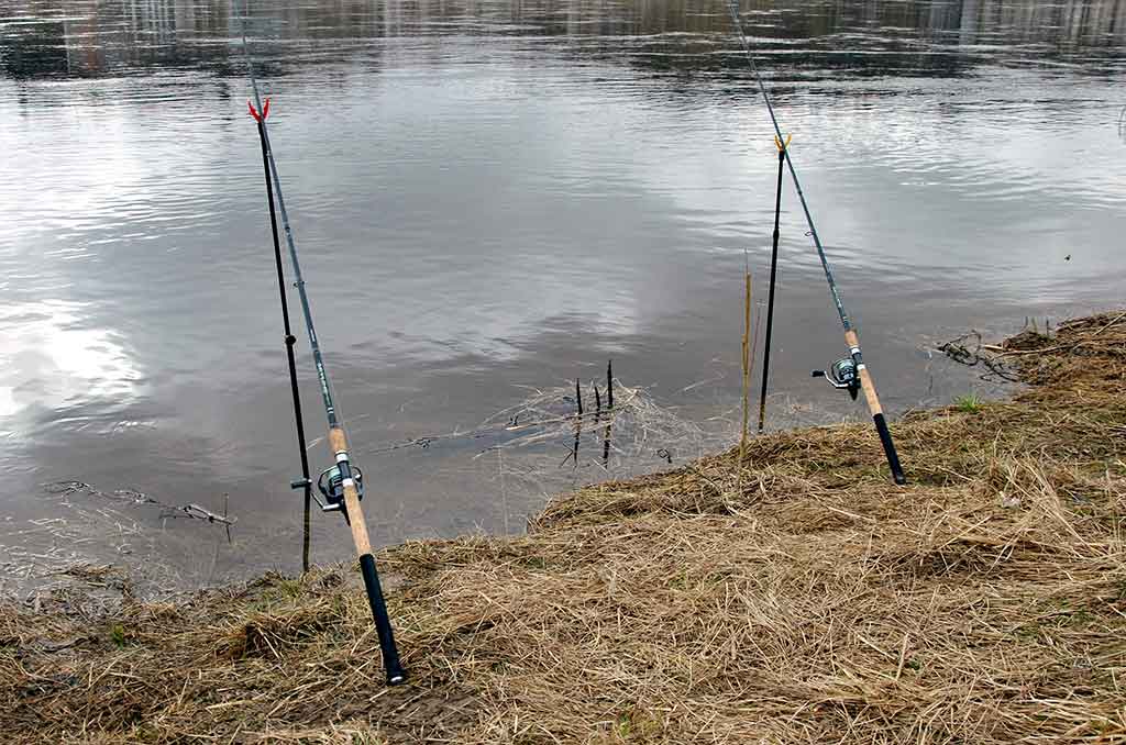 Sudužę margučiai arba kaip Dievas juokiasi Sudužę margučiai arba kaip Dievas juokiasi