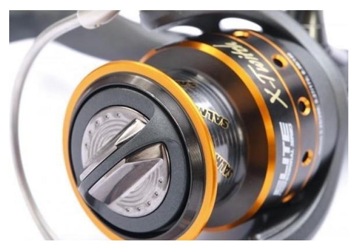 Ypatingai sklandi Salmo Elite X-Twitch 8 ritės mechanizmų eiga leidžia labai plastiškai plukdyti tvičingo voblerius Ypatingai sklandi Salmo Elite X-Twitch 8 ritės mechanizmų eiga leidžia labai plastiškai plukdyti tvičingo voblerius