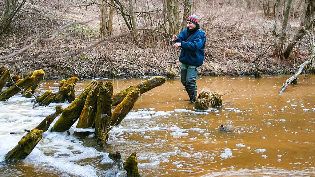 Upėtakių gaudymas sukriukėmis. Pavasario pradžia ir vidurys Upėtakių gaudymas sukriukėmis. Pavasario pradžia ir vidurys