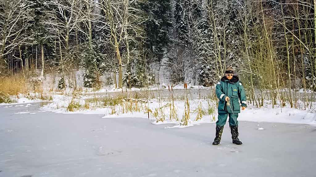 Pirmledžio lydekos. Apie siauras eketes, slidų ledą ir raudonus sparnus Pirmledžio lydekos. Apie siauras eketes, slidų ledą ir raudonus sparnus
